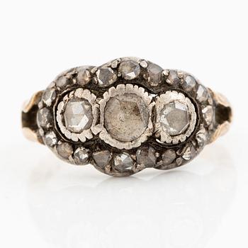 Ring 18K gold and silver with rose-cut diamonds.