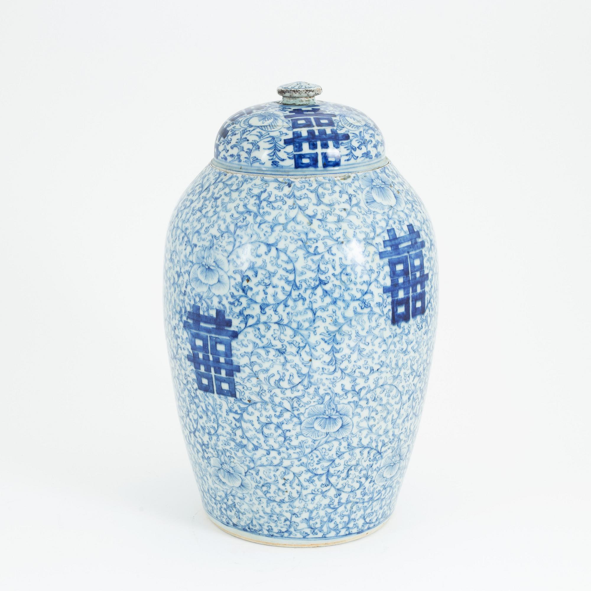 Urna med lock, porslin Kina, sen Qingdynasti 18/1900-tal.