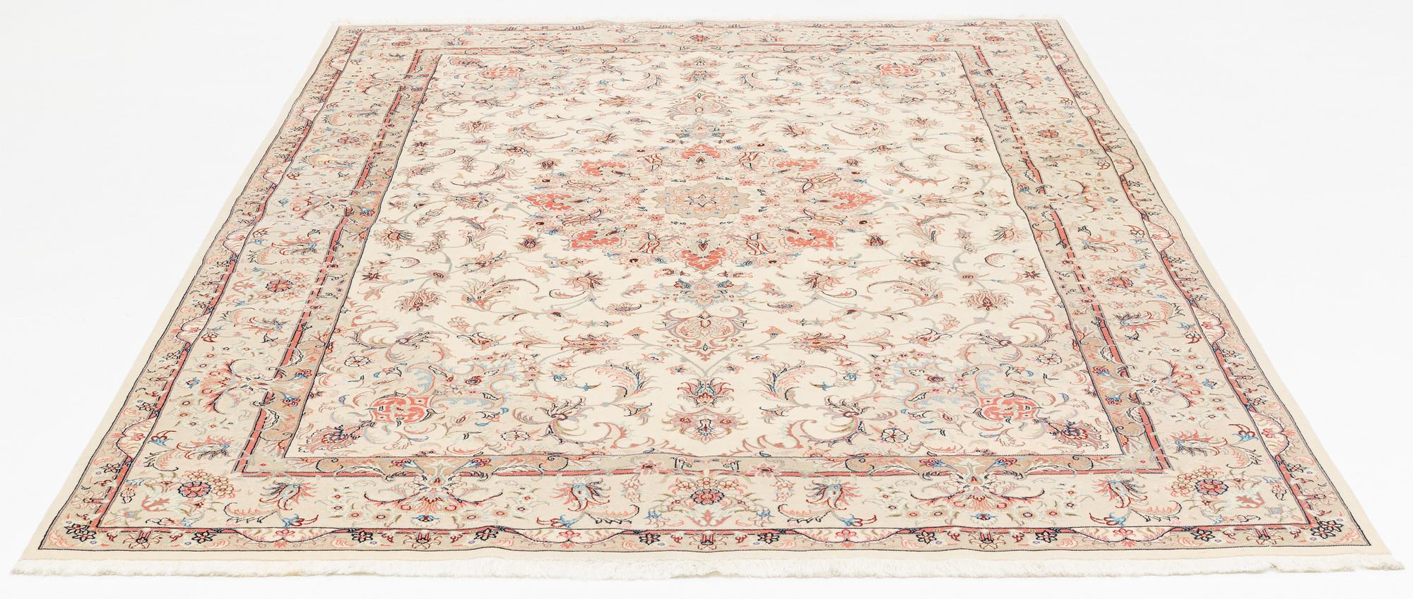 Matta, Täbris part silk, so called 50 Radj, 299 x 198 cm.