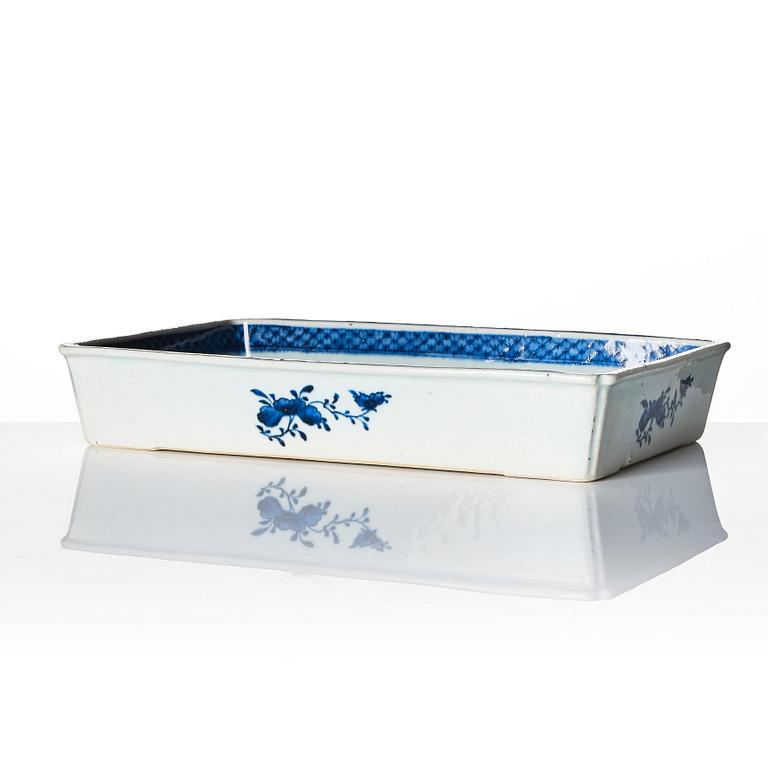 A blue and white tray, Qing dynasty, circa 1800.