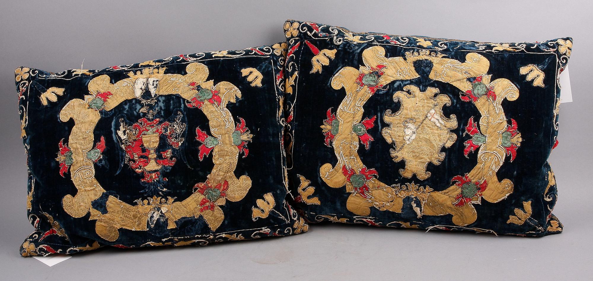 KUDDAR ett par, barockstil, 1700/1800-tal.