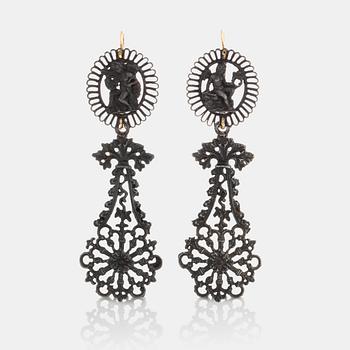 984. A pair of Berlin iron earrings. Berlin 1820-30.