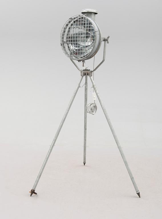 GOLVLAMPA, industrimodell, 1900-talets mitt.