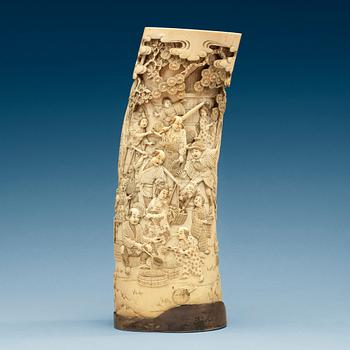 A scultptured Japanese ivory vase, Meiji period (1868-1912).