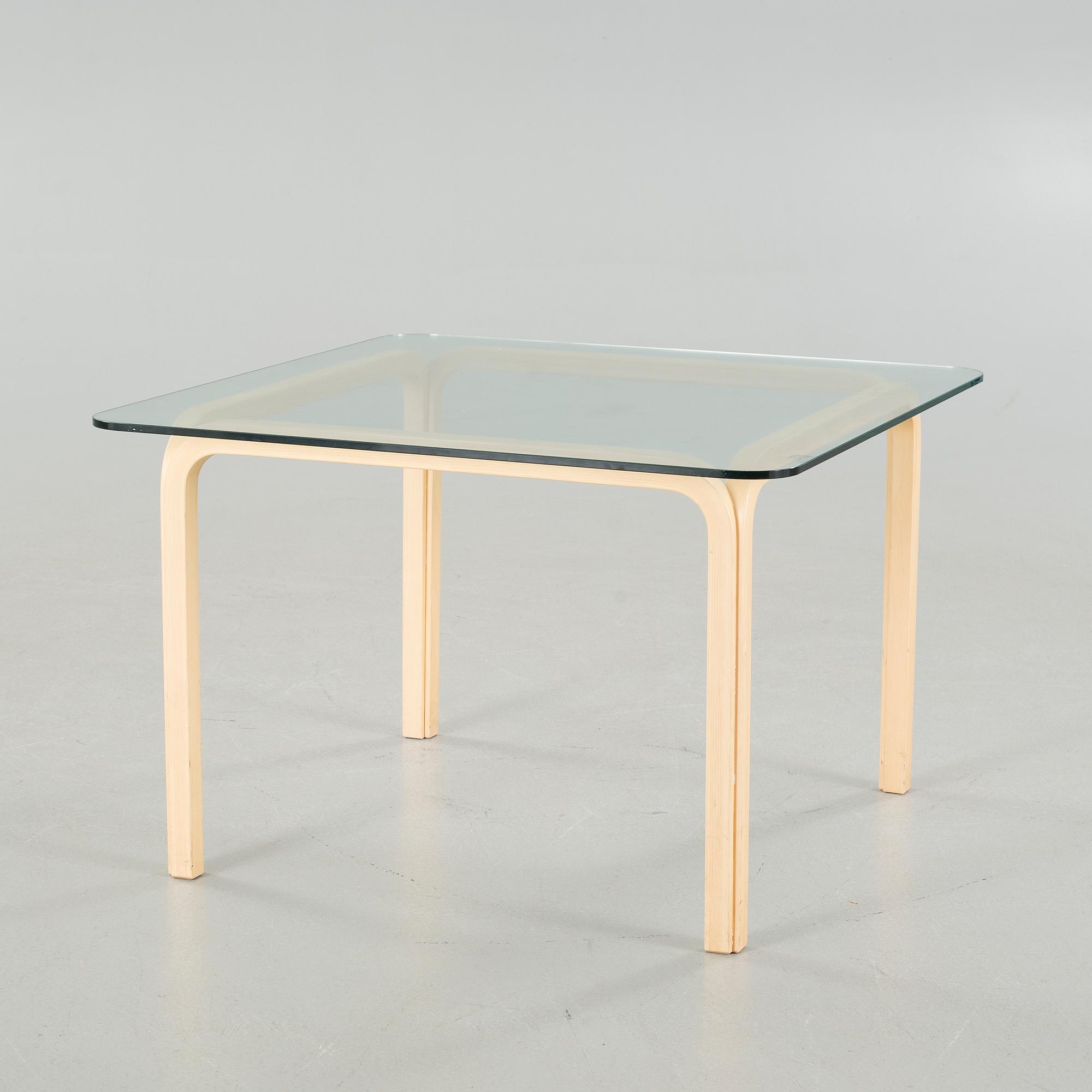 ALVAR AALTO, soffbord, "Y805B", modell formgiven 1946.