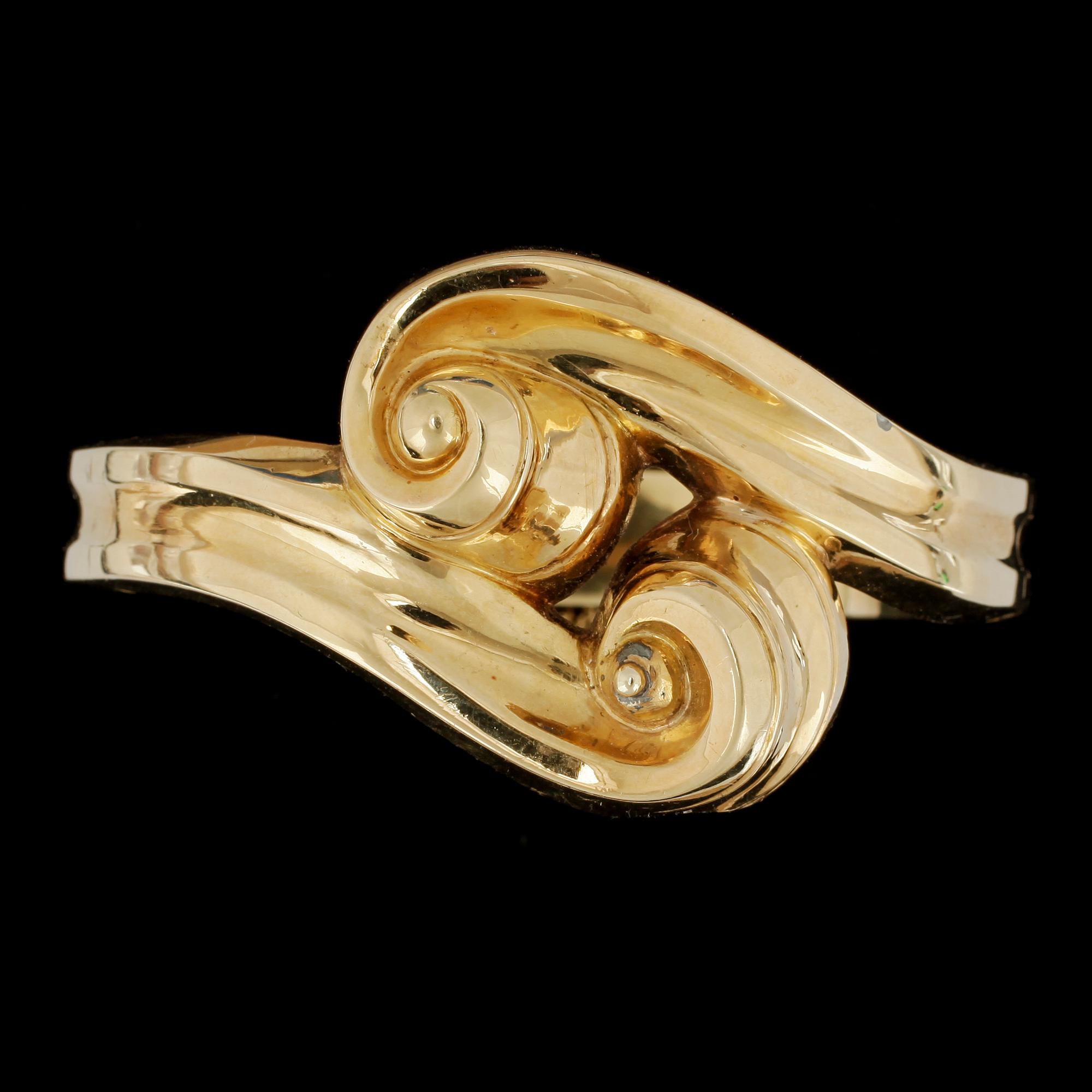 ARMRING, 18k guld, 1800-tal. Vikt 26 gram.