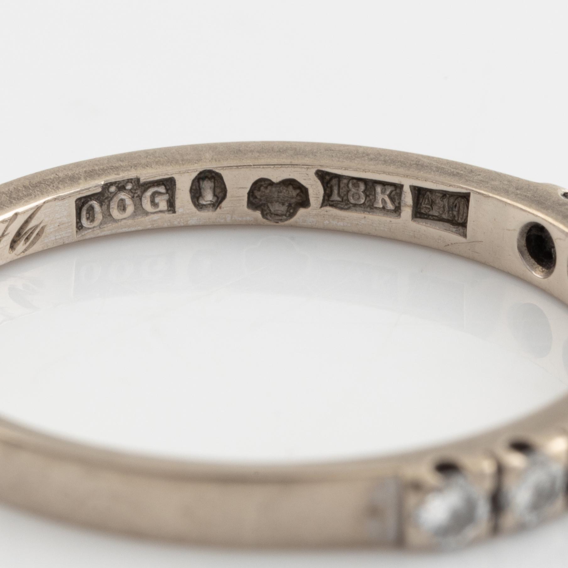 Ringar, 2 st, vitguld med små briljantslipade diamanter samt en med safir.