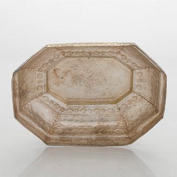 Pan-skrin på bricka, silver och förgyllt silver, mogulstil, Delhi, Indien, 1800-talets första hälft.