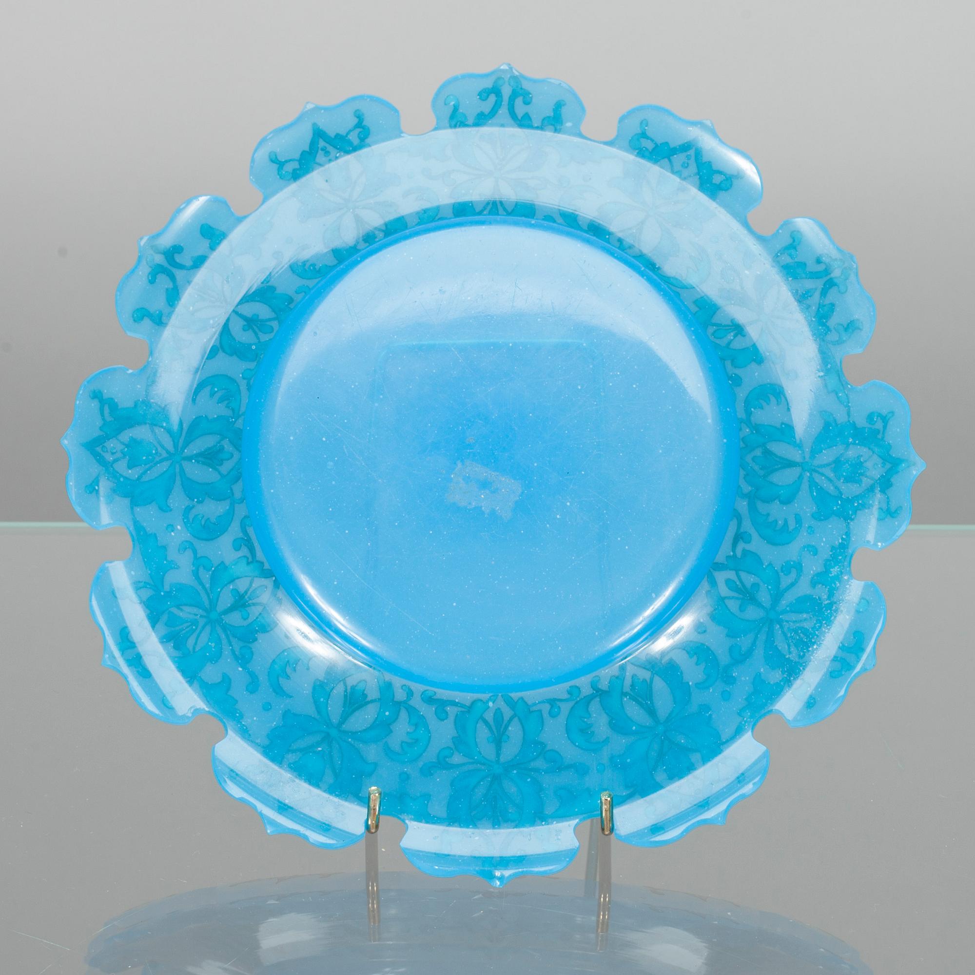 TALLRIK, glas, troligen Kejserliga Glasfabriken, S:t Petersburg ca 1870.