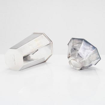 Vas och skål, silver, GAB, Eskilstuna och Stockholm, 1979 och 1966.