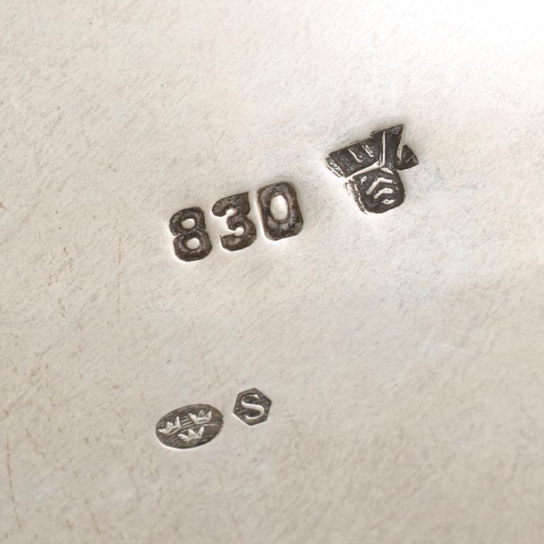 KAFFESERVIS, 3 delar, rokokostil, omkring 1900-talets mitt. Vikt 1 570 g.