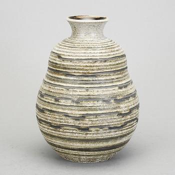 VAS, chamotterat stengods. Britt-Louise Sundell, Gustavsberg studio, 1960-tal.