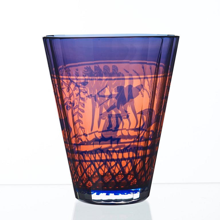 Gunnar Cyrén, a 'graal' glass vase 'Arkadien III', Orrefors 1988.