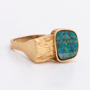 RING, 14K guld med opal ca 11 x 10 mm.