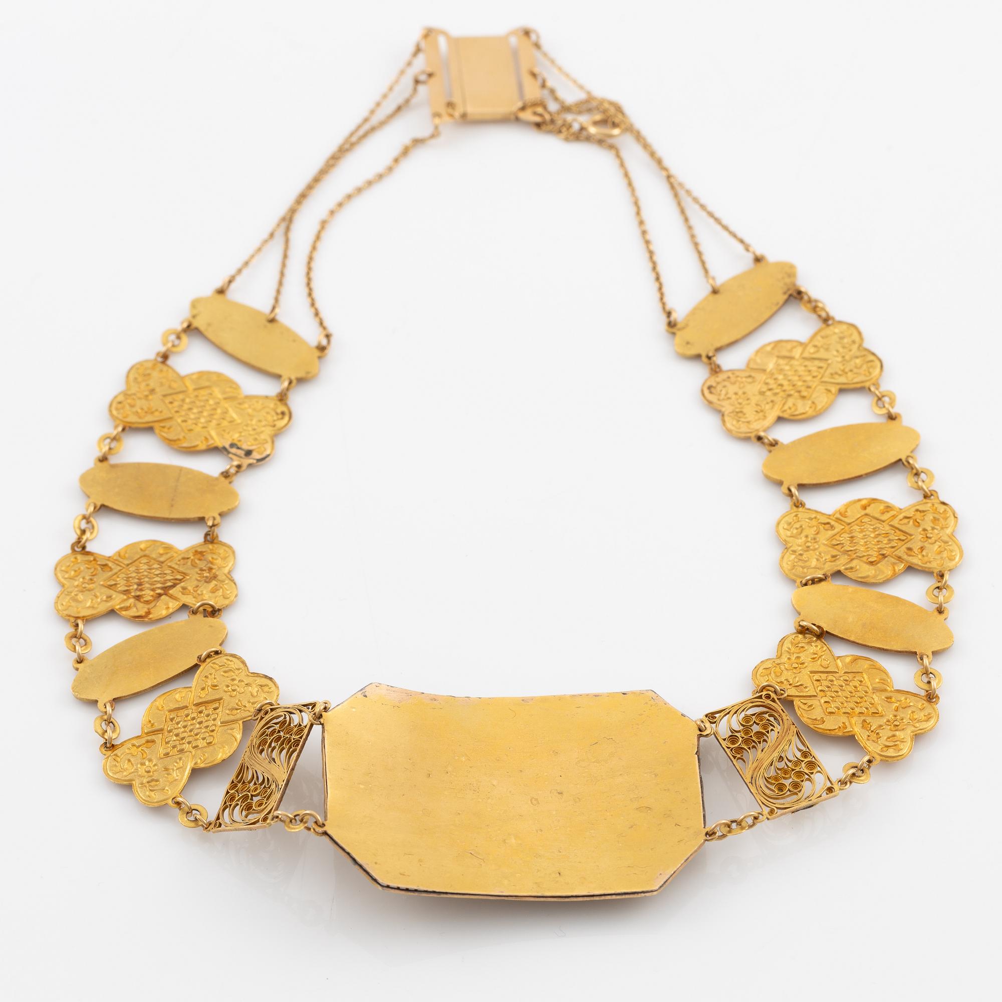 Collier,  18K guld med glasfluss och karneol, filigran, Stockholm år 1800.