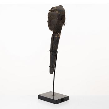 A wooden sculpture of the head of an official, late Qing dynasty.
