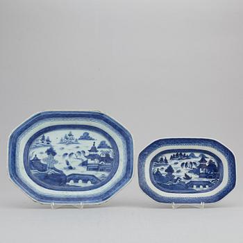 Two blue and white serving dish, Qing dynasty, Jiaqing (1796-1820).