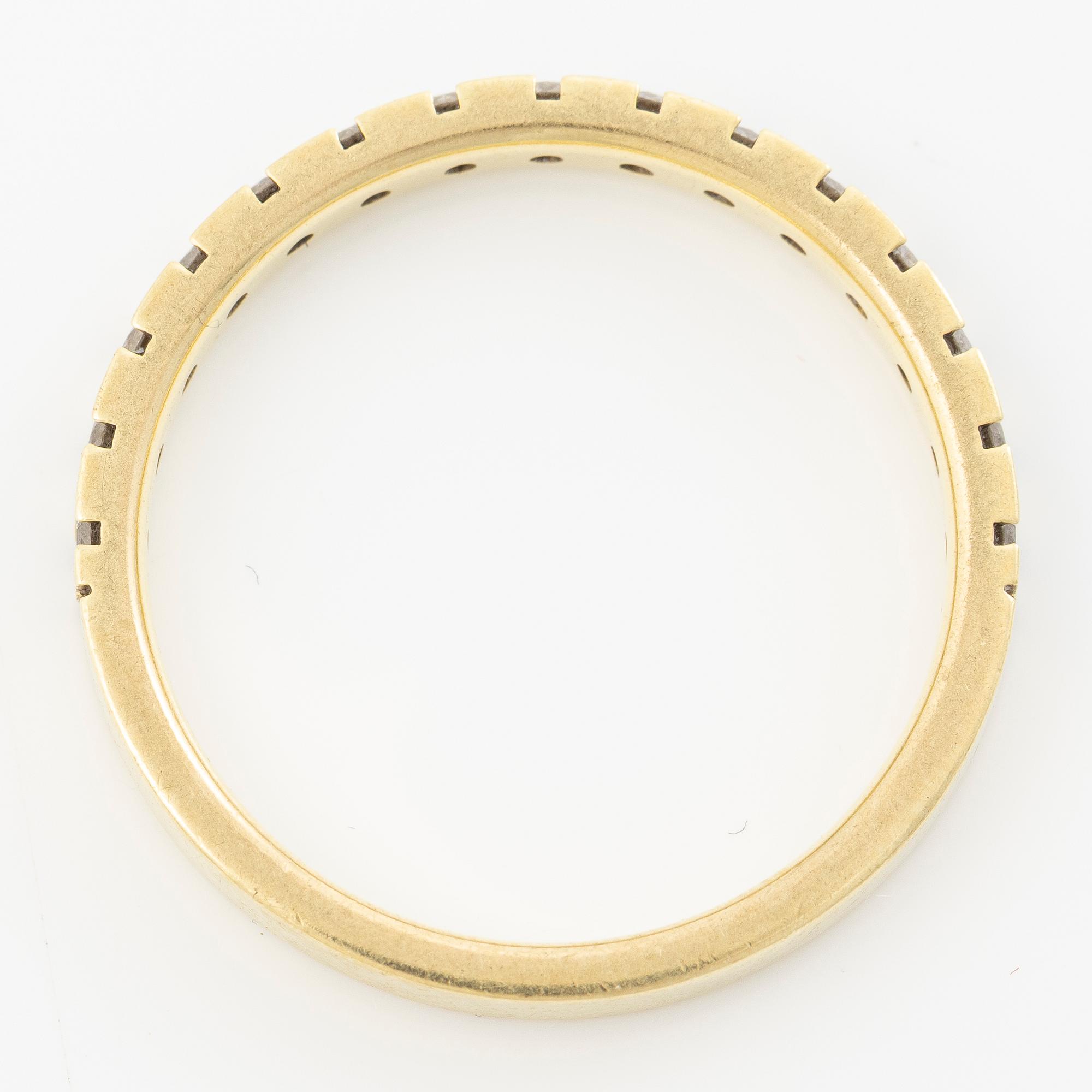 Ring, 18K gold with brilliant-cut diamonds.