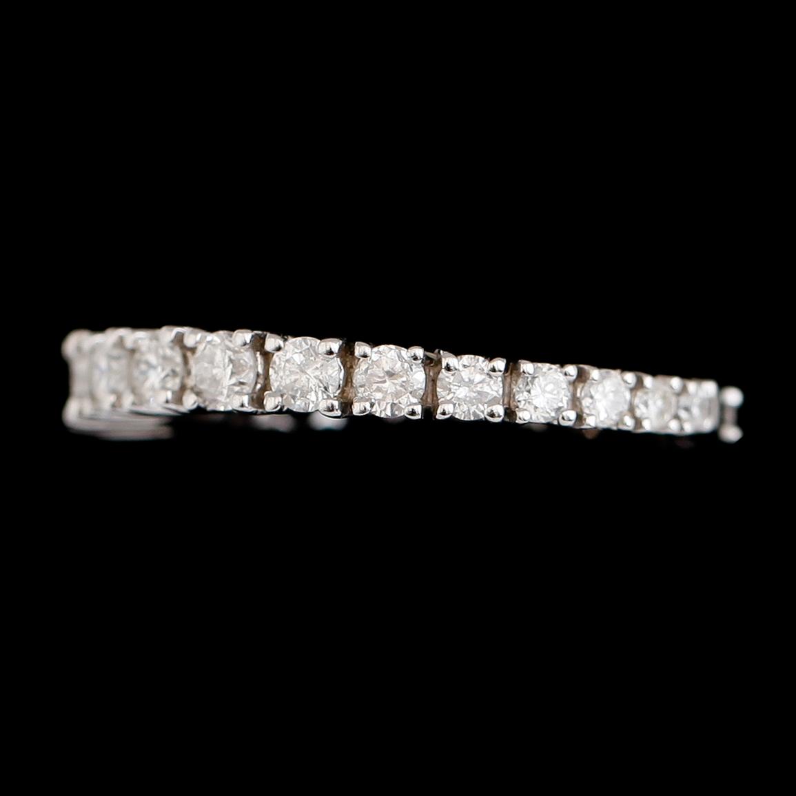 RING, 18 k vitguld, 23 briljantslipade diamanter tot ca 1.40 ct.