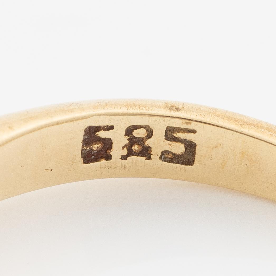 Ring 14K gold with brilliant-cut diamonds.