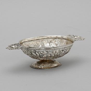 SKÅL PÅ FOT, silver, troligen Tyskland, barockstil, 1900-tal. Vikt c:a 230 g.