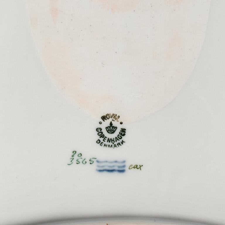 A pair of Royal Copenhagen 'Flora Danica' trays, Denmark, 20th Century.