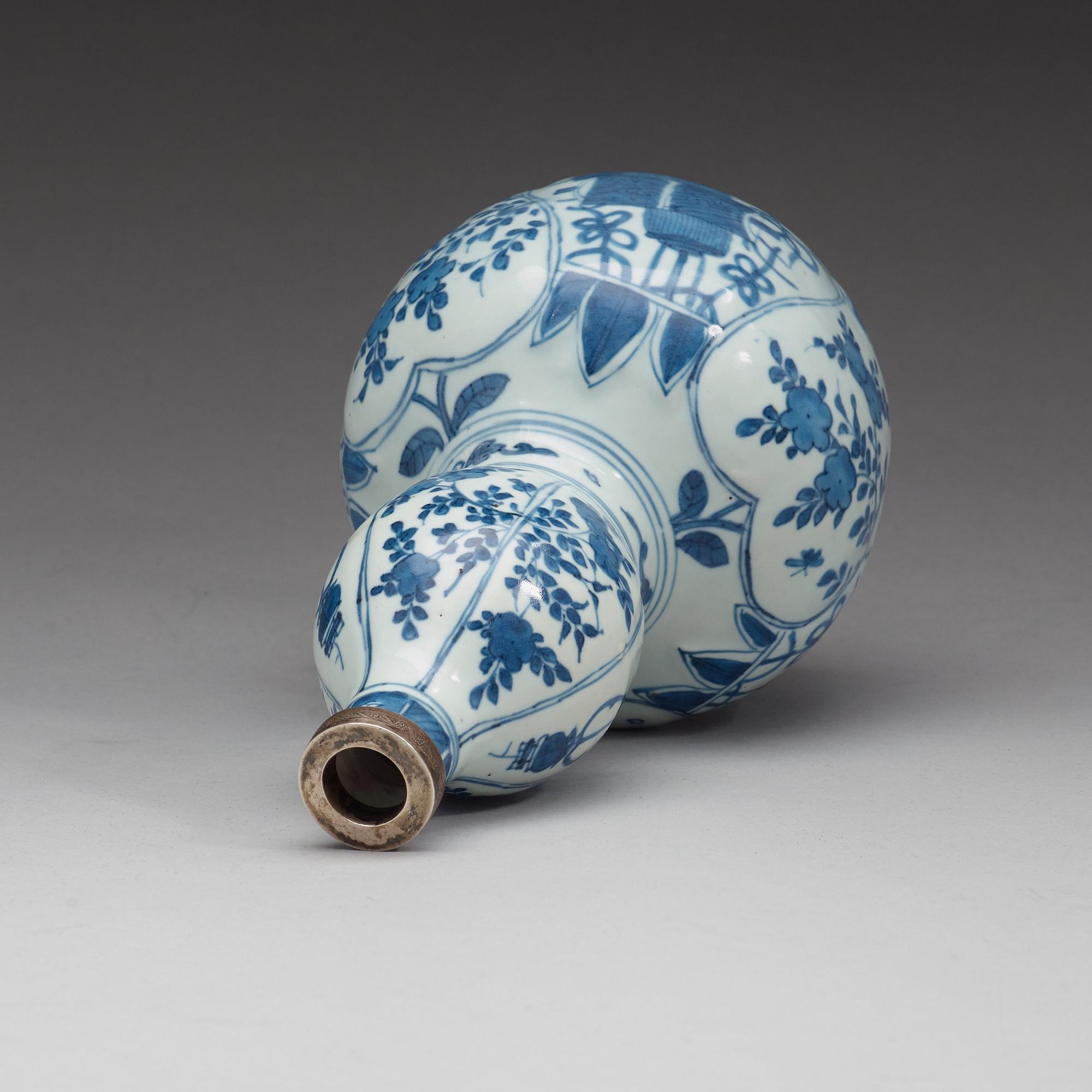 VAS, porslin. Mingdynastin, Wanli (1573-1620).
