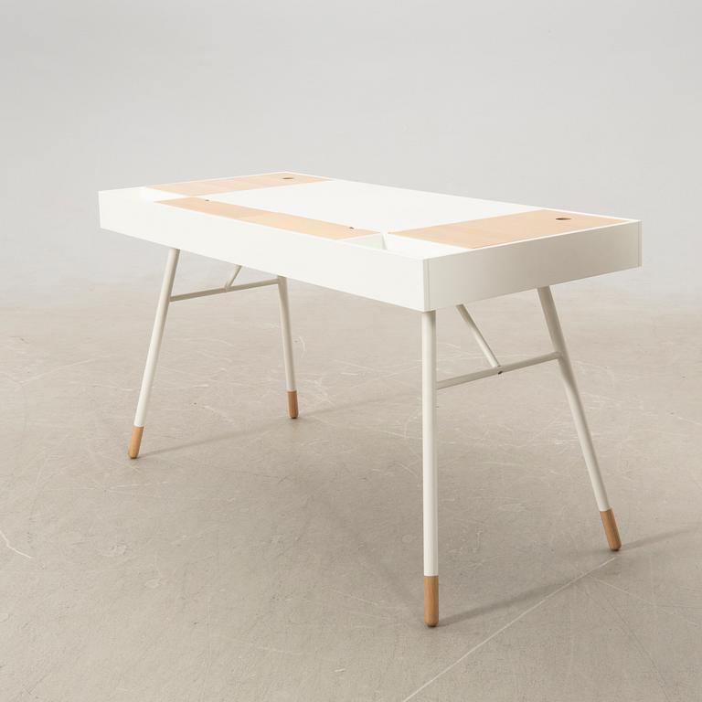 René Hougaard Desk "Cupertino" for BoConcept 21st century.