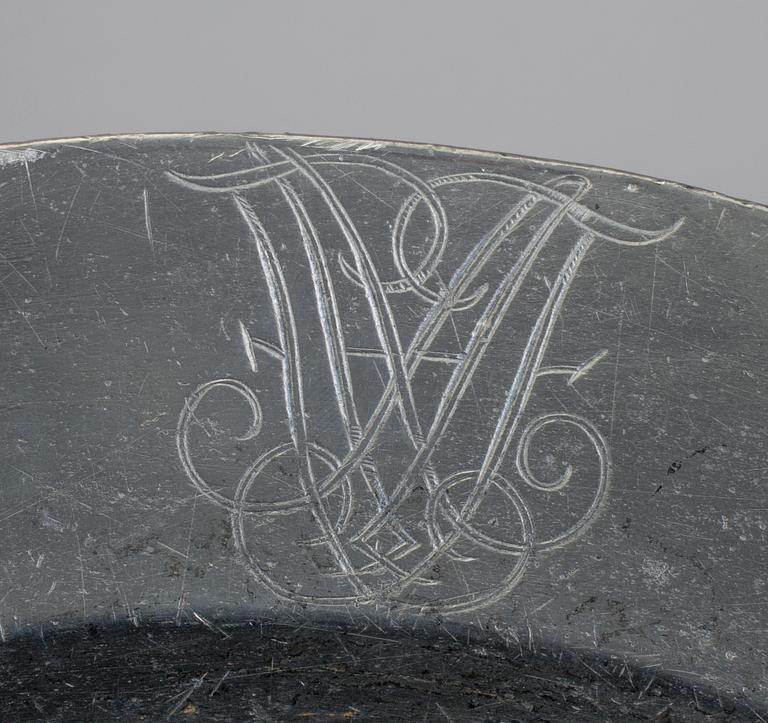 FAT samt PRISMAFLASKA, tenn, Calmar samt England, 1700-tal.