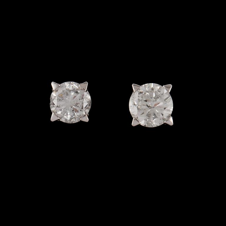 ÖRHÄNGEN, ett par, 18k vitguld med briljantslipade diamanter, totalt ca 1.05 ct. Vikt 2 g.