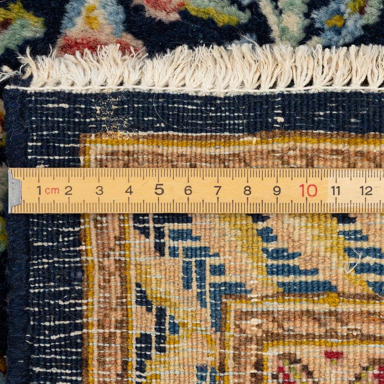 Matta, Kirman, ca 246 x 152 cm.