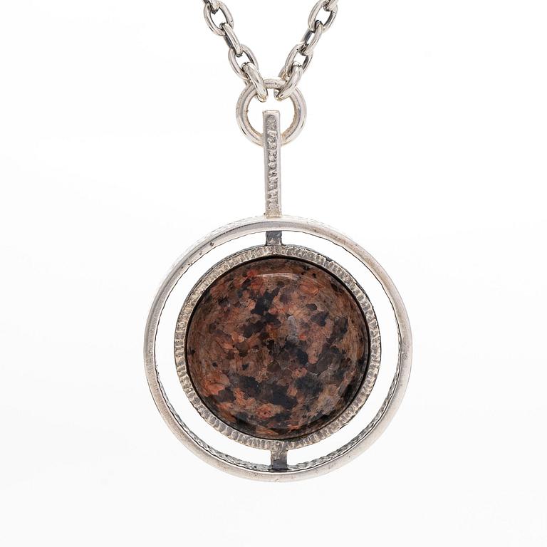 Helena Tynell, a silver and granite necklace with pendant, Turun Hopea, Turku 1975.