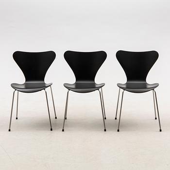 Arne Jacobsen, six "Series 7" chairs for Fritz Hansen, Denmark 2010.