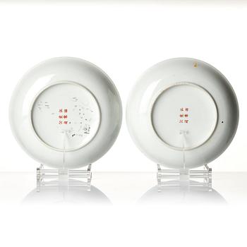 Skålfat, ett par, porslin. Jiangxi Ciye Gongsi, Kina, Republik/ 1900-talets första hälft.