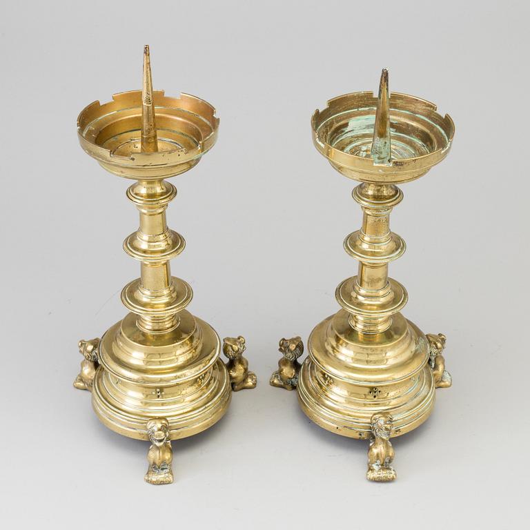 A PAIR OF BRONZE CANDLESTICKS, 18th century or older.