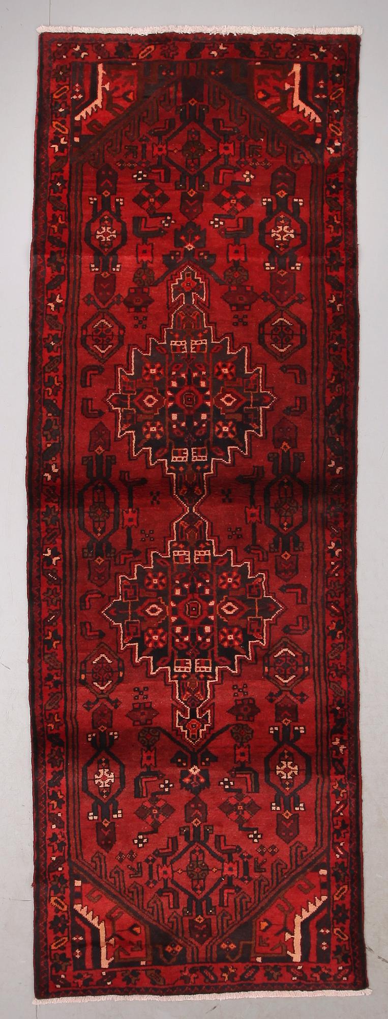 MATTA, galleri, Hamadan, ca 313 x 105 cm.