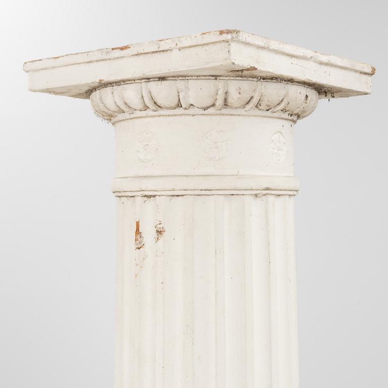 Pillars/columns, a pair, 20th century.