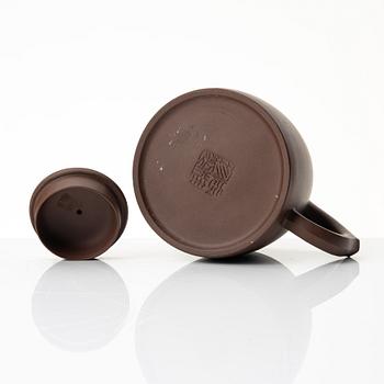 Zhou Guizhen, A yixing teapot, 1980s.