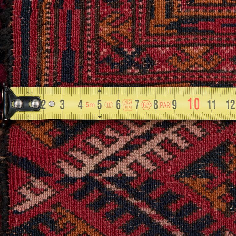 A Turkmen carpet, old. Circa 256x212 cm.