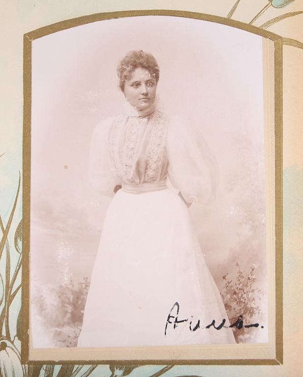 FOTOALBUM, jugend, omkring år 1900.