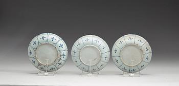 A matched set of 12 blue and white kraak dishes, Ming dynasty, Wanli (1572-1620).