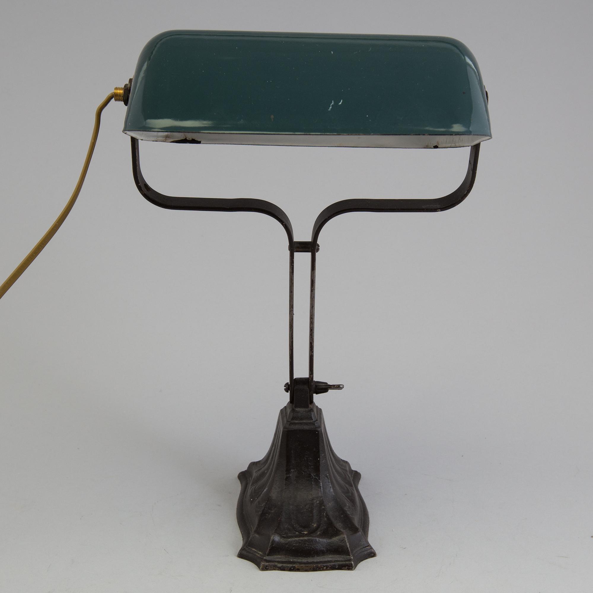 An early 20th century desk lamp.