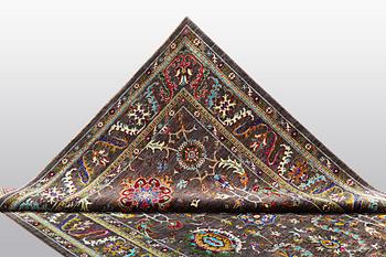 A carpet Zeigler design, ca 305 x 208 cm.
