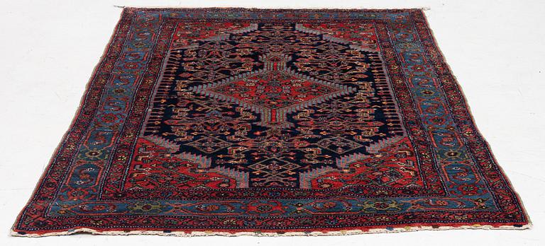 Matta, antik Hamadan, nordvästra Persien, ca 190 x 132 cm.