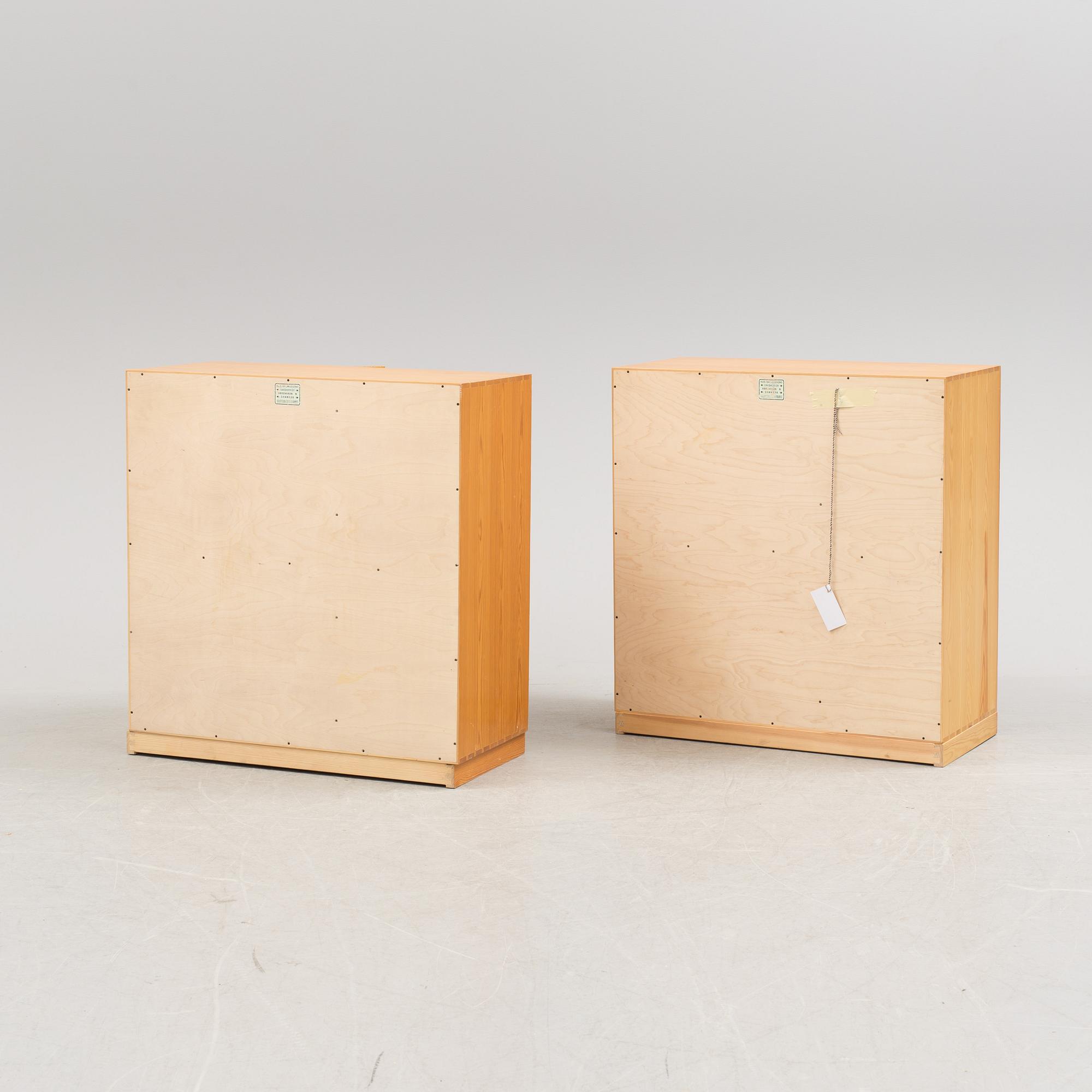 MOGENS KOCH, underskåp, ett par, "Byggereolen", för Rud Rasmussens Snedkerier.  Danmark, 1900-talets andra hälft.