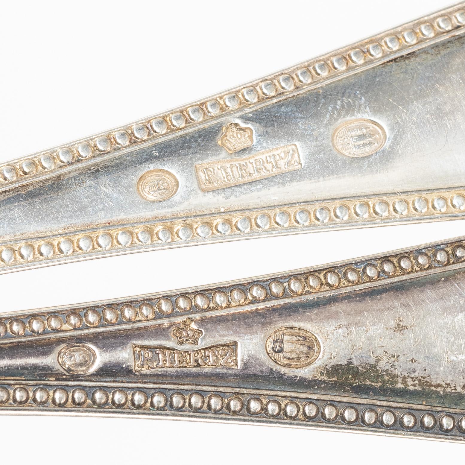 Bestickservisdelar, 37 st, silver samt porslin, "Musselmalet" och rostfritt stål,  bl.a. P. Hertz, Danmark 1926.