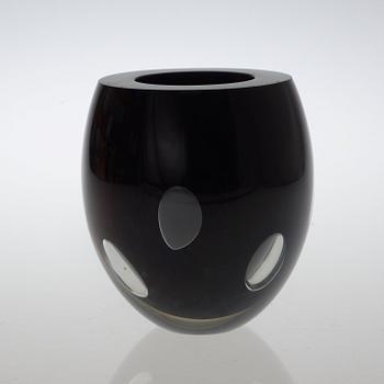 A Timo Sarpaneva 'Claritas' glass vase, Iittala, Finland 1985.