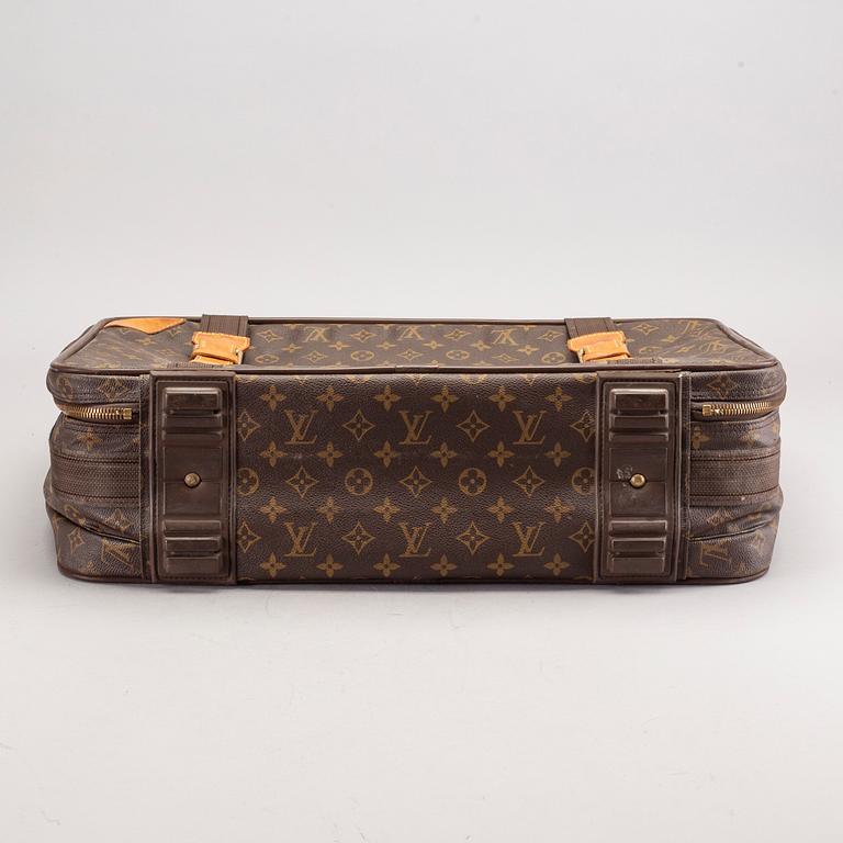 LOUIS VUITTON reväska.