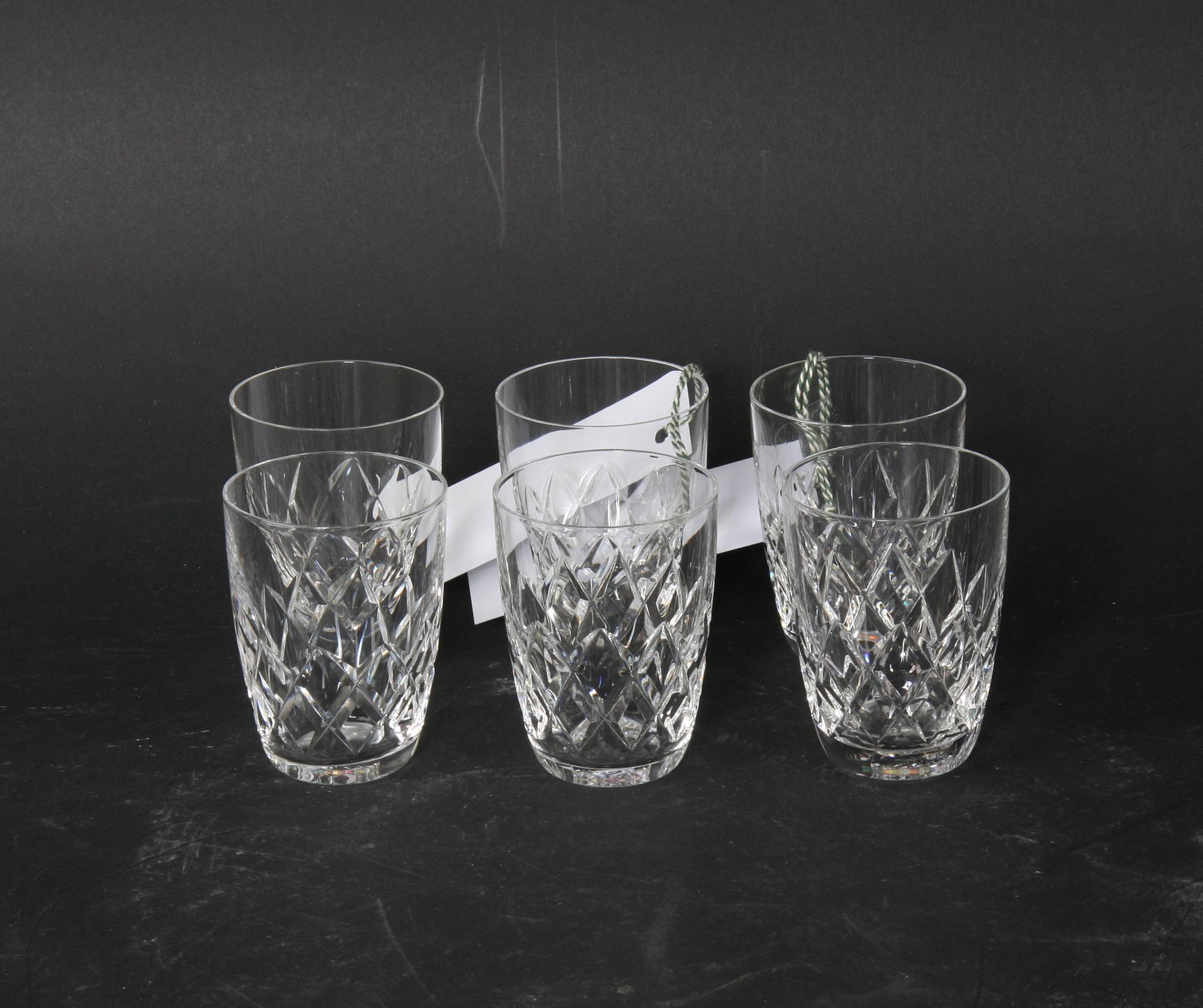 SERVISDELAR, ca 100 delar, glas, 1800/1900-tal.