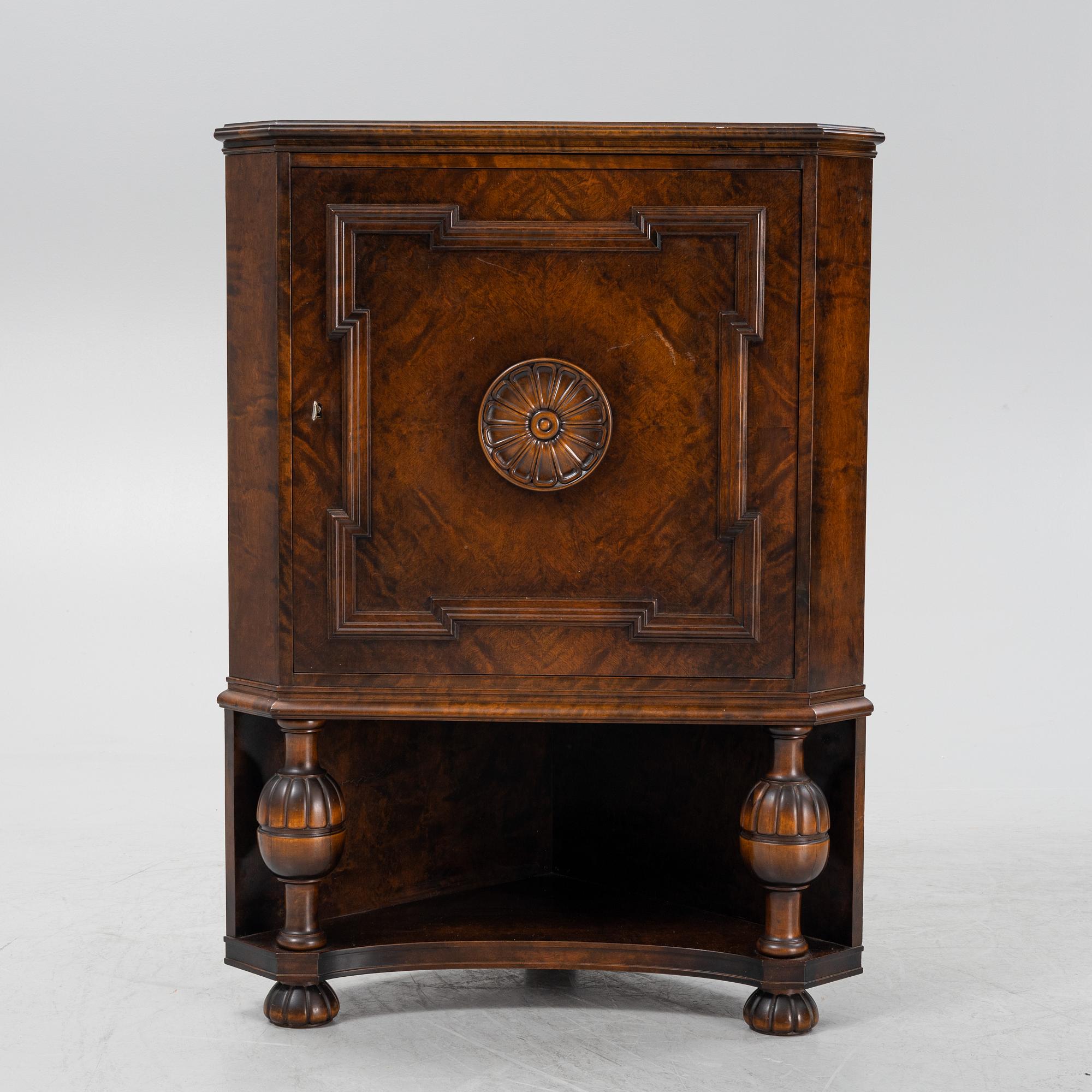 A birch bar cabinet, mid 20th Century.